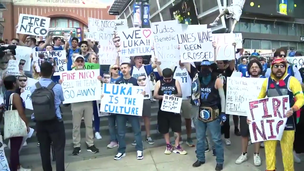 反对交易胖77！?独行侠球迷游行喊话：他不胖！换回来！