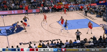 行云流水！库里击地追梦 后者不停球横传助巴特勒空位三分穿针