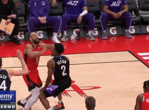 ?狄龙脚踢塞克斯顿吃到技犯!累计16T!下一场禁赛